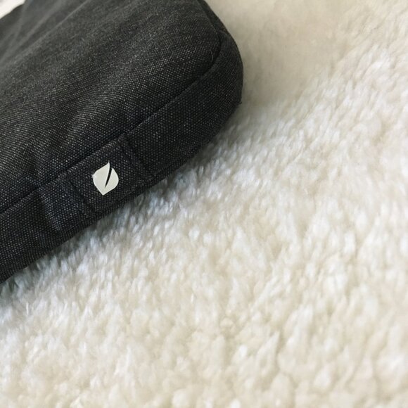 Incase Laptop Sleeve 14"x10" Gray 16" Diagonal - Picture 12 of 12